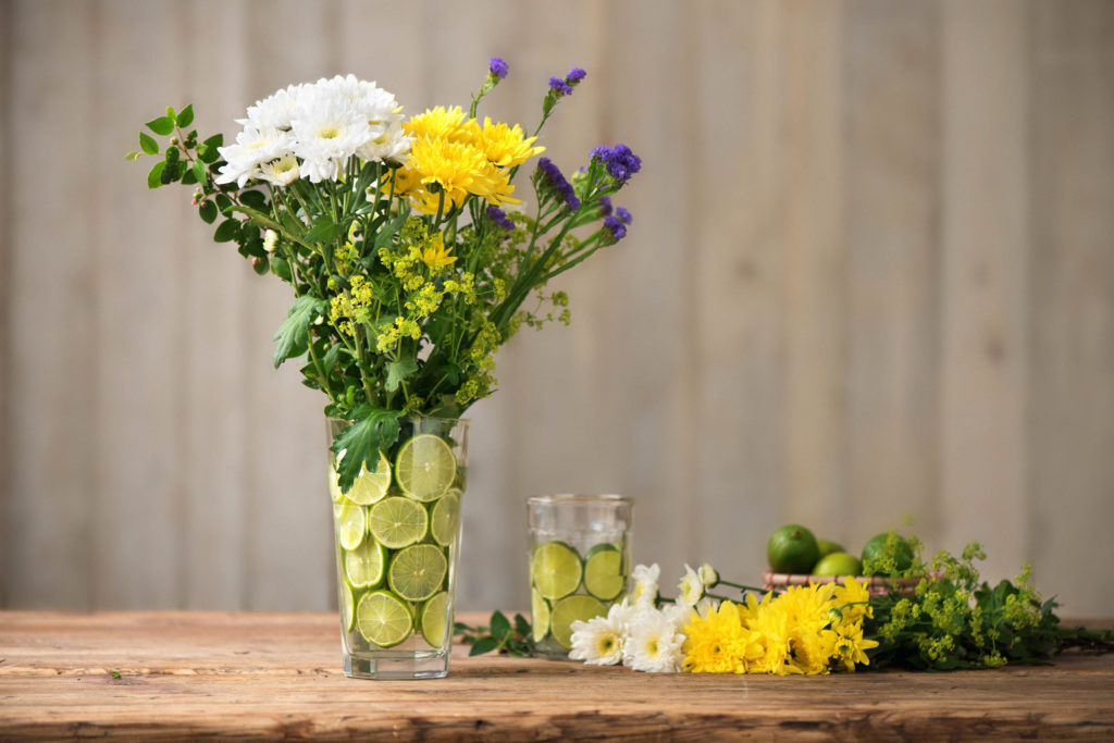 Reasons-We-Love-Limes-HelloFresh-citrus-flowers-vase-DIY