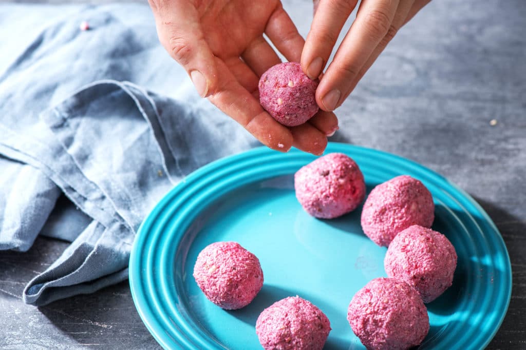 energy balls recipe-HelloFresh-raspberry-coconut